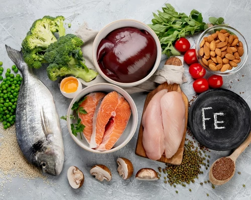 Fáradtság, sápadtság, levertség? Így ismerd fel a vashiány tüneteit időben!